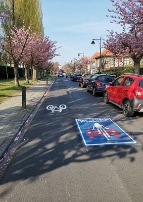 Les cyclistes prioritaires dans une rue cyclable !
